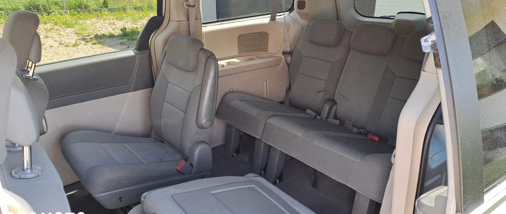 Chrysler Town &amp; Country cena 24900 przebieg: 213500, rok produkcji 2010 z Bochnia małe 67